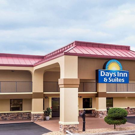 Days Inn & Suites By Wyndham Warner Robins Near Robins Afb Buitenkant foto