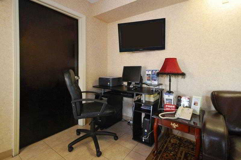 Days Inn & Suites By Wyndham Warner Robins Near Robins Afb Buitenkant foto
