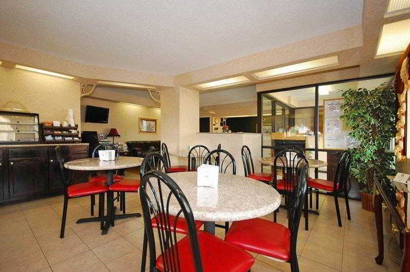 Days Inn & Suites By Wyndham Warner Robins Near Robins Afb Buitenkant foto