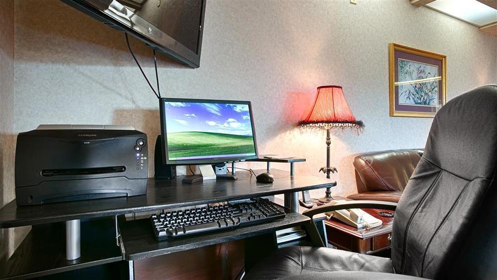 Days Inn & Suites By Wyndham Warner Robins Near Robins Afb Buitenkant foto