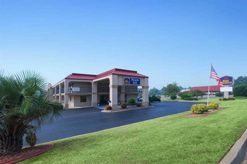 Days Inn & Suites By Wyndham Warner Robins Near Robins Afb Buitenkant foto