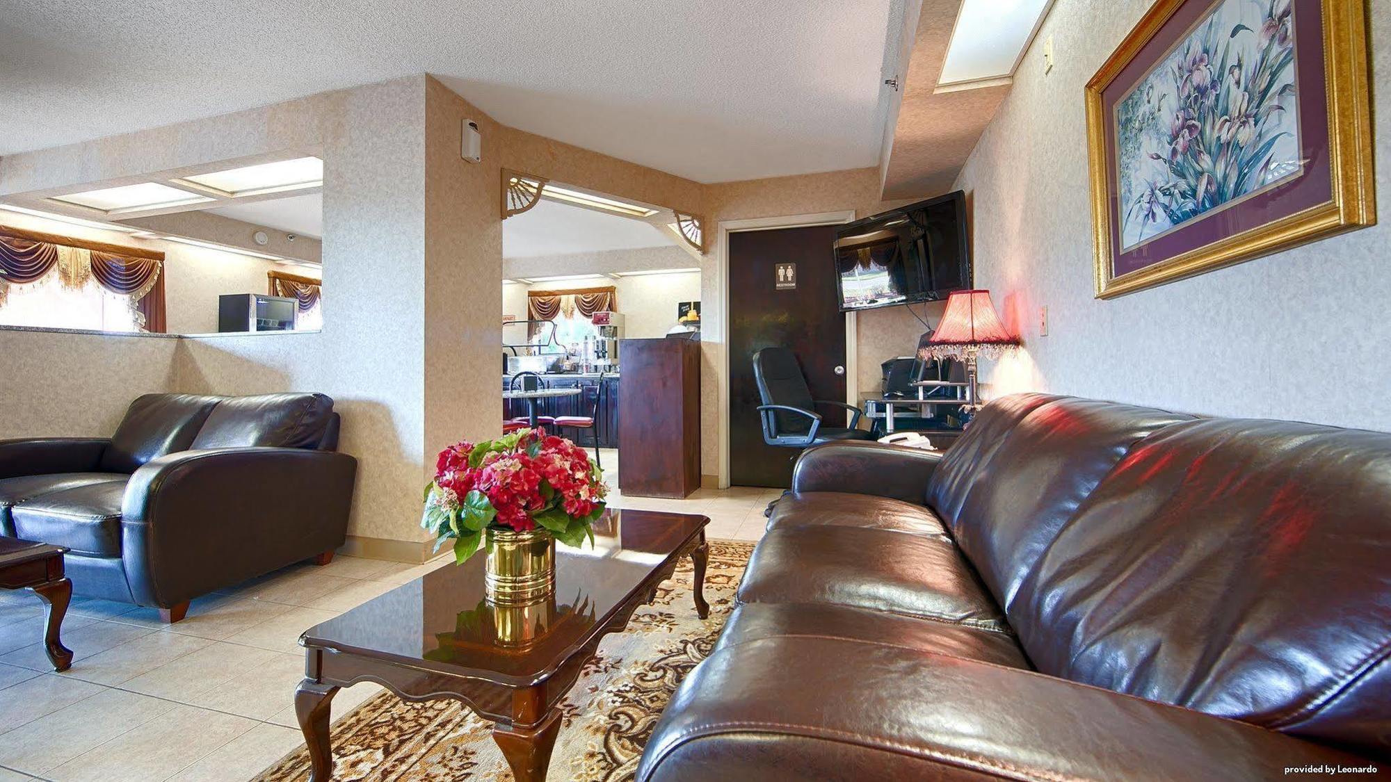 Days Inn & Suites By Wyndham Warner Robins Near Robins Afb Buitenkant foto