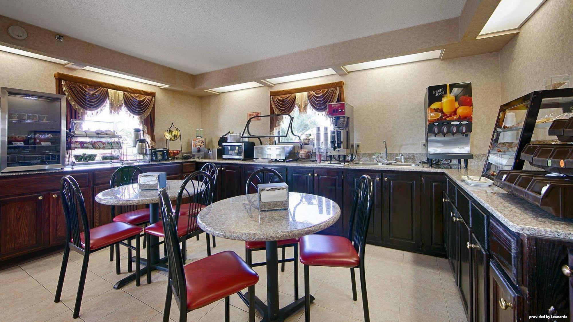 Days Inn & Suites By Wyndham Warner Robins Near Robins Afb Buitenkant foto
