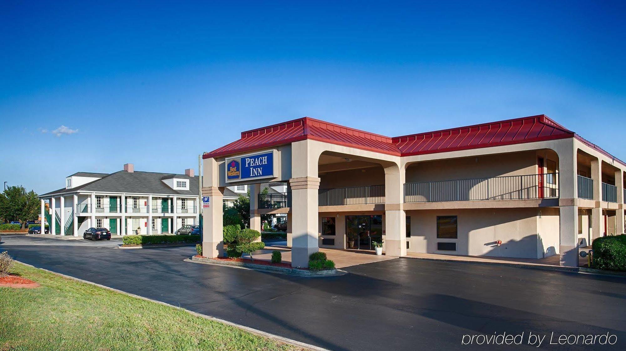 Days Inn & Suites By Wyndham Warner Robins Near Robins Afb Buitenkant foto