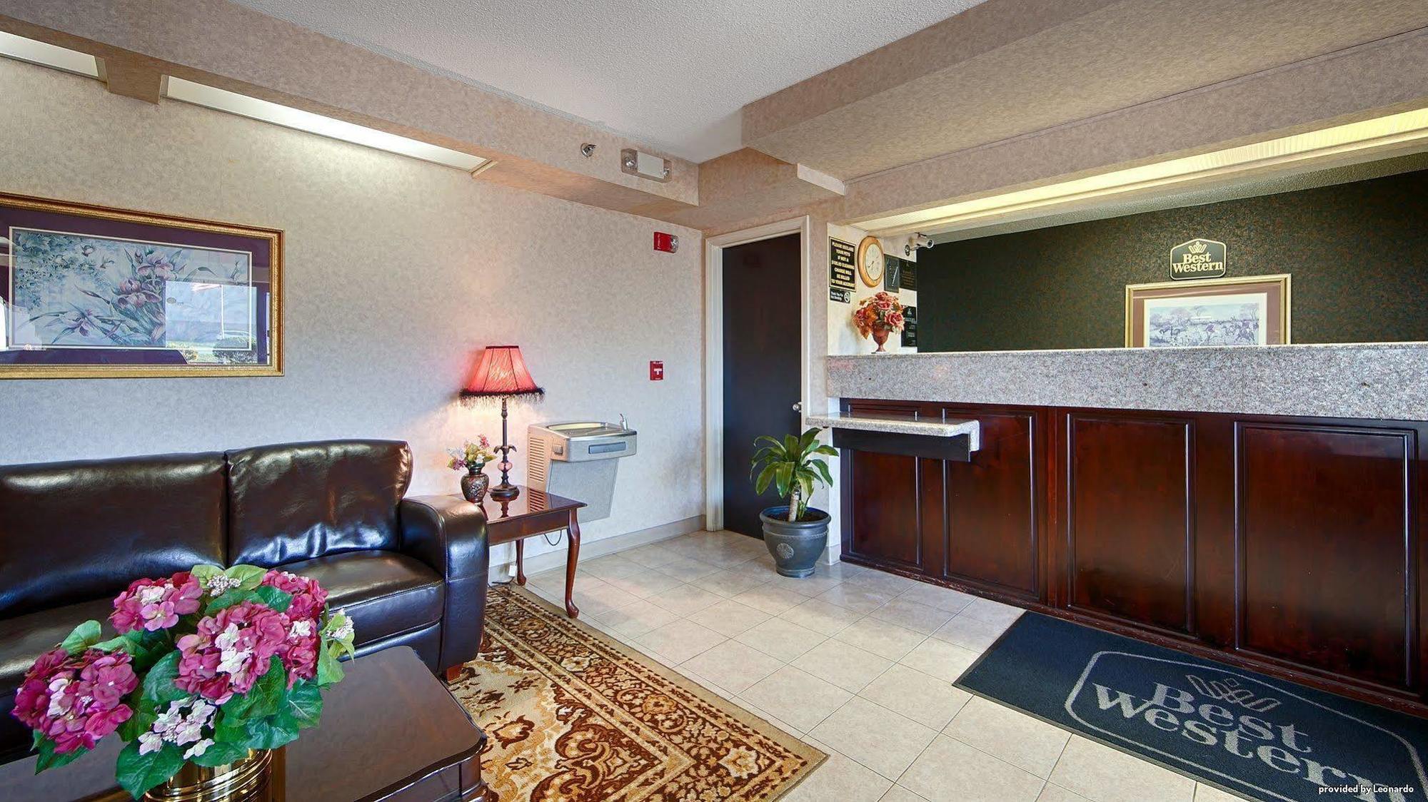 Days Inn & Suites By Wyndham Warner Robins Near Robins Afb Buitenkant foto