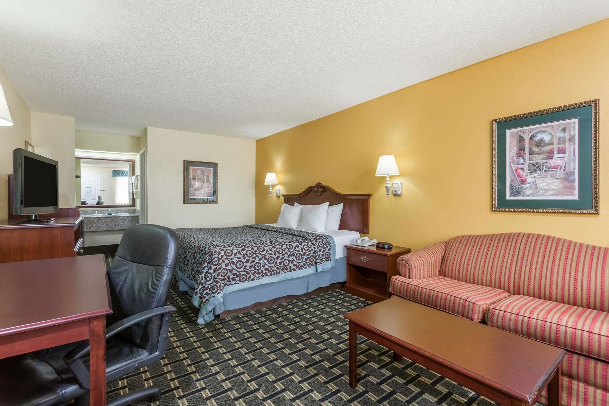 Days Inn & Suites By Wyndham Warner Robins Near Robins Afb Buitenkant foto